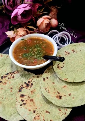 बथुऐ की रोटी (bathuae ki roti recipe in hindi) रेसिपी मुख्य फोटो