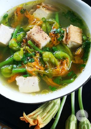 Hình của món Canh bông bí nấu tàu hủ.
