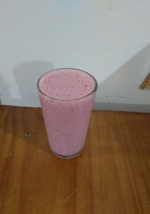 Una foto de Licuado de frutillas y semillas, light y nutritivo!!