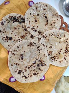 ફુલકા રોટી (Fulka Roti Recipe In Gujarati) રેસીપી મુખ્ય ફોટો