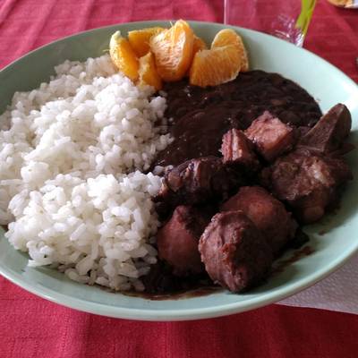 Feijoada brasileira / Frijolada brasileña Receta de Aluchense- Cookpad