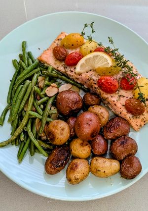 A picture of Salmon Dinner.