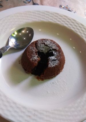 A picture of Oats chocolate lava cup cake.