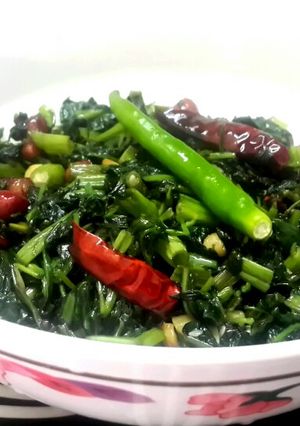 A picture of Kolmi shaag bhaaja (Water Spinach stir fried).