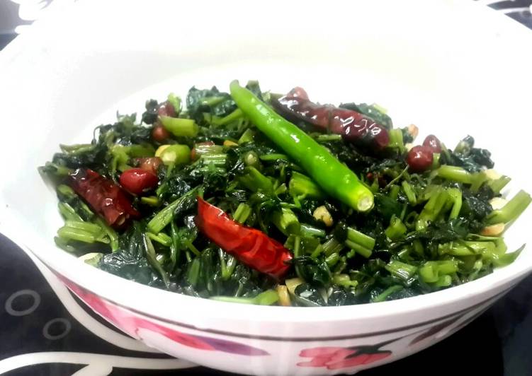 Recipe of Super Quick Homemade Kolmi shaag bhaaja (Water Spinach stir fried)