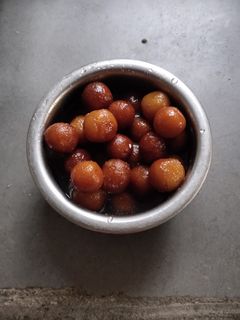 ગુલાબ જાંબુ (Gulab Jamun Recipe In Gujarati) રેસીપી મુખ્ય ફોટો