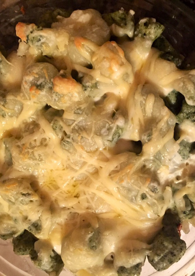 Una foto de Ñoquis de ricota y acelga gratinados con salsa blanca