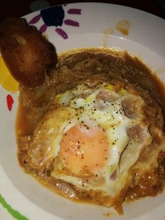 Una foto de Cocido de Col con Cebolla y Huevos 🌱vegetariana