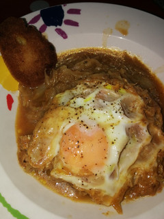 Una foto de Cocido de Col con Cebolla y Huevos 🌱vegetariana