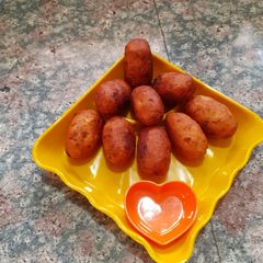 A picture of Salad rava rolls.