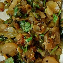 A picture of Luffa acutangula and radish.