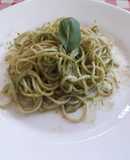 Tallarines al pesto con crema