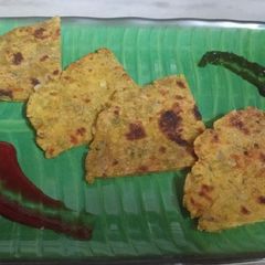 A picture of Multigrain dudhi thalipeeth.