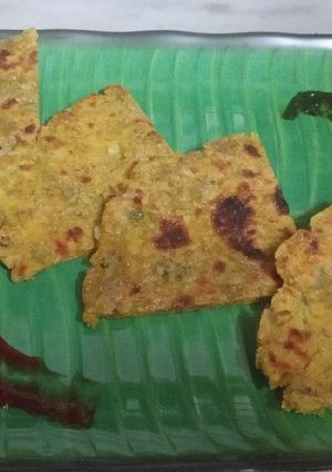 A picture of Multigrain dudhi thalipeeth.
