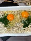 Gesundes und leckeres Frühstück. 2 Eier, Haferflocken und Käse. 🥚🥚🥚