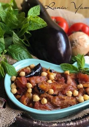 A picture of Maghmour#Cheakpeas_eggplant_stew.