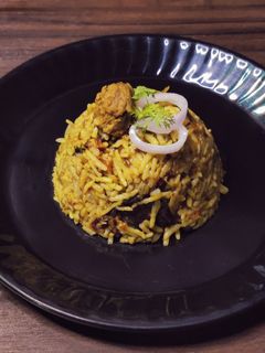 सोया पुलाव (Soya Pulao Recipe In Marathi) रेसिपी चे मुख्य फोटो