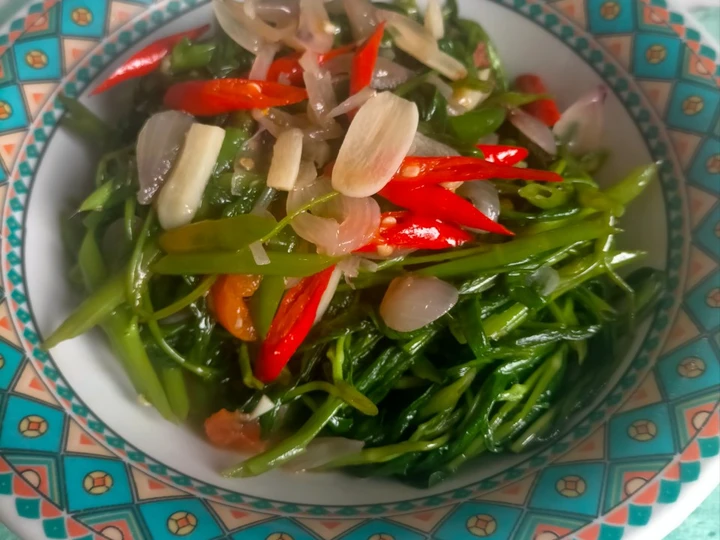 Langkah Mudah untuk Membikin Resep Tumis Kangkung Saos Tiram yang Uenak Anti Ribet, Bisa Manjain Lidah