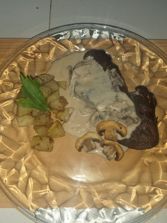 Una foto de Pierna de res en salsa bechamel