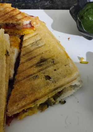A picture of Mumbai masala toast.