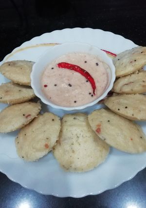A picture of Instant Lemon Suji Idli.