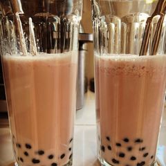 A picture of Strawberry Boba Tea.