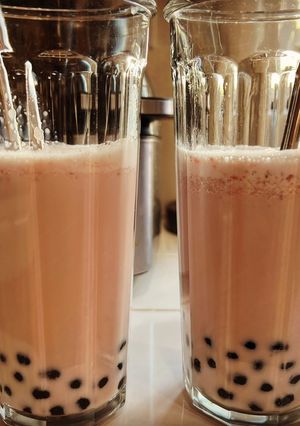 A picture of Strawberry Boba Tea.