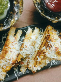 मैक्सिकन ग्रिल सैंडविच (Mexican grill sandwich recipe in Hindi) रेसिपी मुख्य फोटो