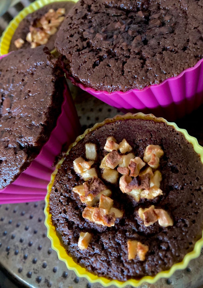 Una foto de Brownie de manzana sin harina