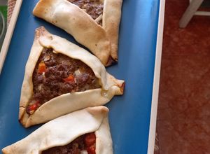 Una foto de Empanadas árabes Fataye, Fatay, Sfija- con masa comprada