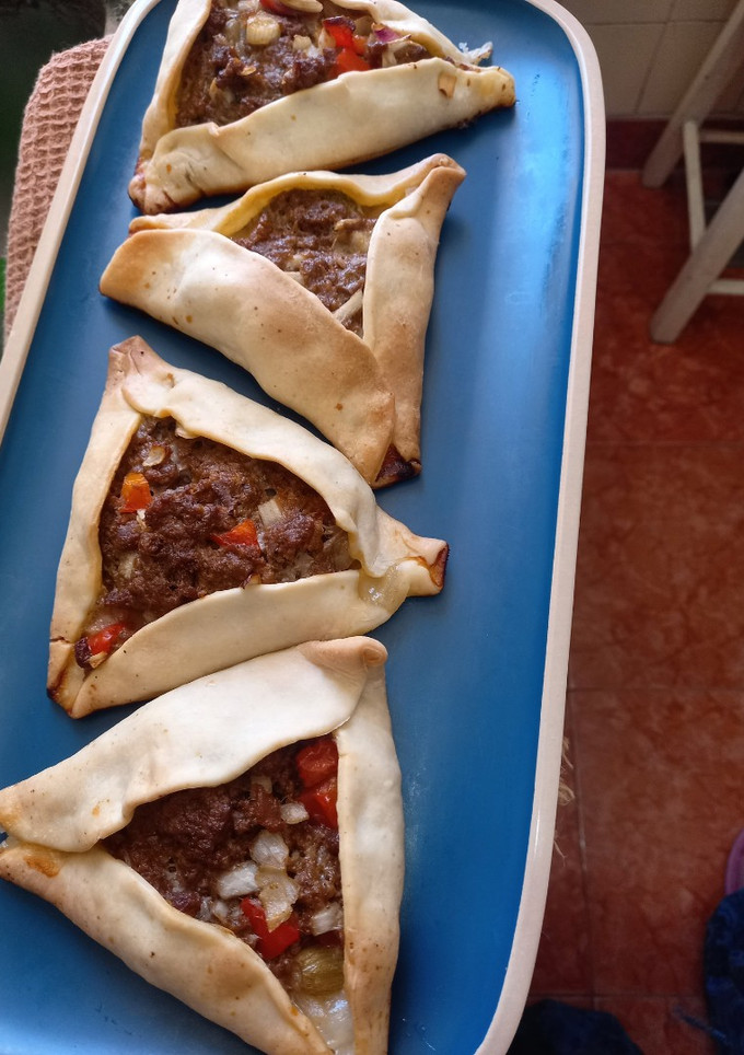 Una foto de Empanadas árabes Fataye, Fatay, Sfija- con masa comprada