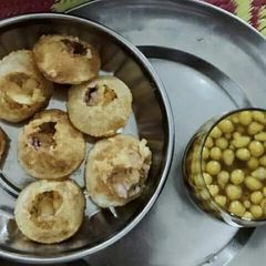 A picture of Golgappe.