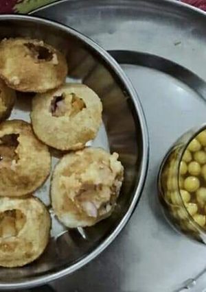 A picture of Golgappe.