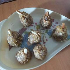 A picture of Choco nuts pyramid.