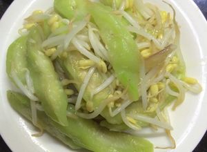 Hình của món Mướp giá xào tỏi.