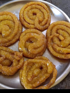 जलेबी (Jalebi Recipe in Hindi) रेसिपी मुख्य फोटो