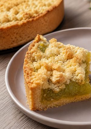 A picture of Apple Pie with Caramelized Apple Filling and Crispy Crumb Topping.