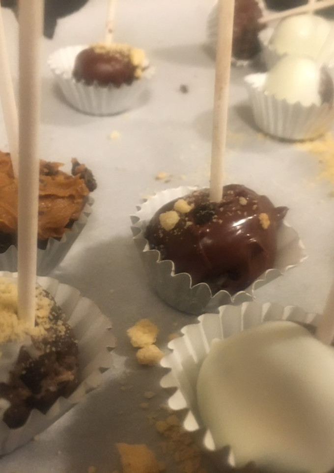 A picture of Oreo balls.