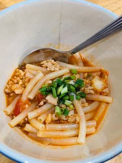 Hình của món Nui xào cà chua thịt tôm.