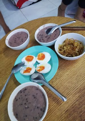 Hình của món Cháo đậu đỏ nước cốt dừa.