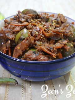 A picture of Chugur Baingan or Tender Tamarind Leaves with Eggplants and dry Prawns.