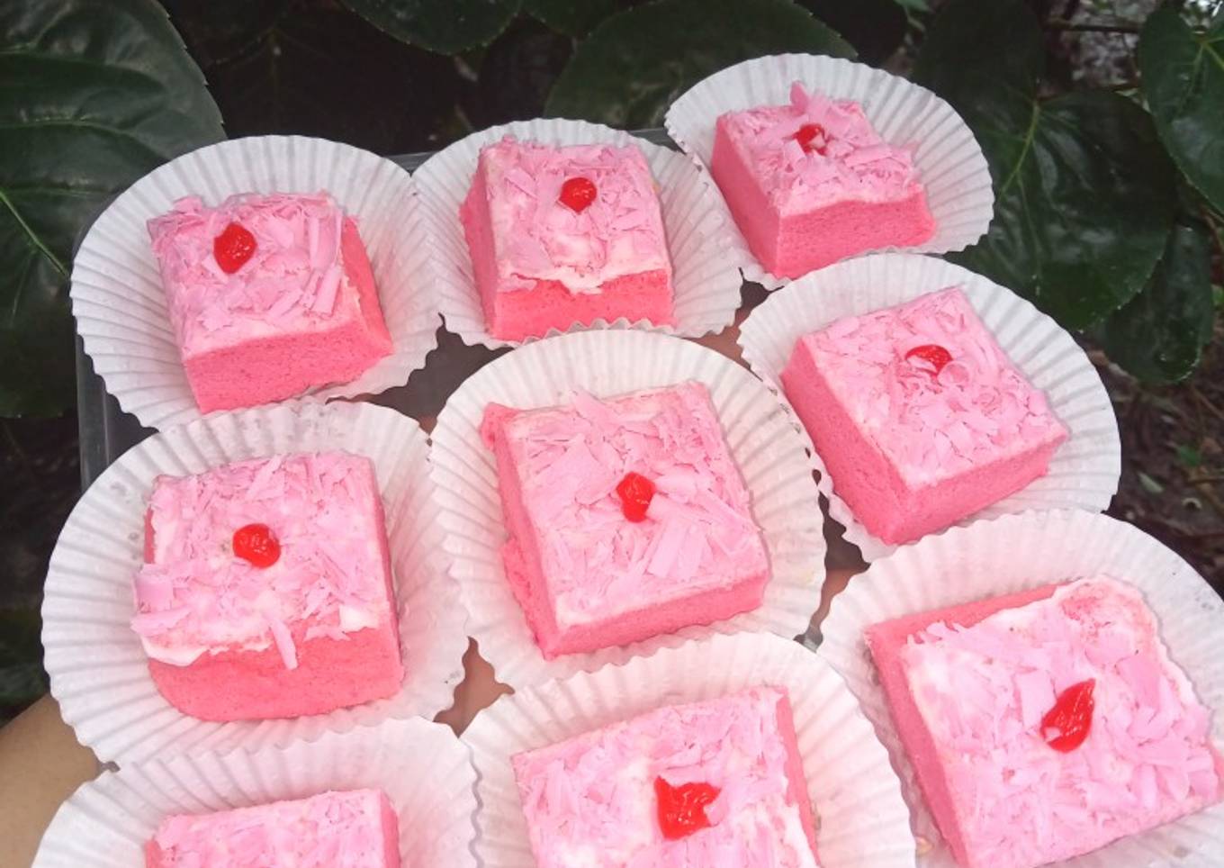 Kue potong strawberry