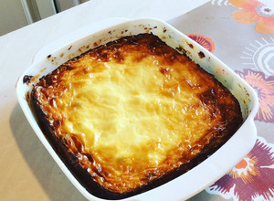 Фото Творожная запеканка с морковью и изюмом.