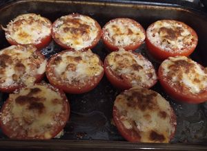 Una foto de Tomates Tibios Rellenos de Puro Sabor!!!!!!!!!!!!