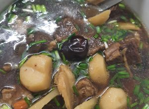 Hình của món Canh bò hầm thuốc bắc.