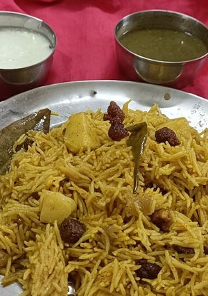 तहरी (Tehri Recipe In Hindi) रेसिपी मुख्य फोटो