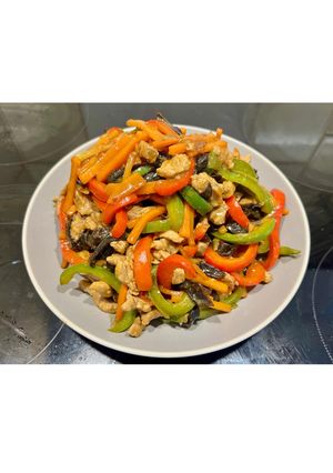 A picture of Yu Xiang Shredded Pork (Sichuan-style Stir-fried Pork in Garlic Sauce) | 鱼香肉丝.