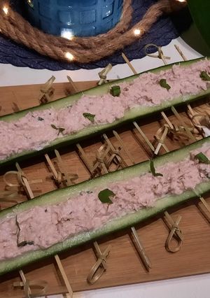 Une photo de Pirogue de concombre au thon
