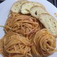 Pastas con jamón y salsa napolitana