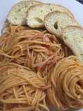 Pastas con jamón y salsa napolitana